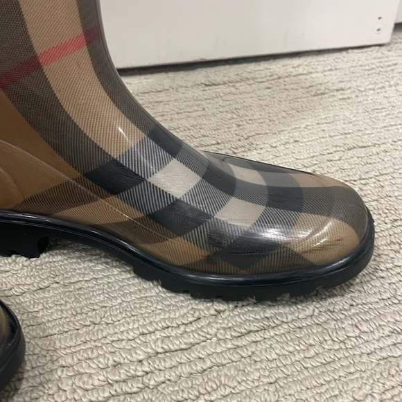 Burberry Rainboots - Picture 3 of 5